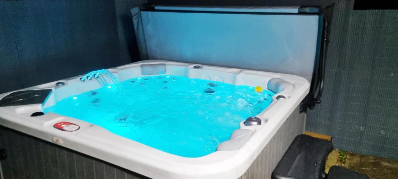 Marthys House With Hot Tub Looe Villa ภายนอก รูปภาพ